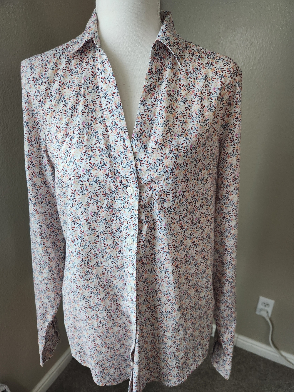 GAP Floral Button-Front Shirt in White, Navy & Coral